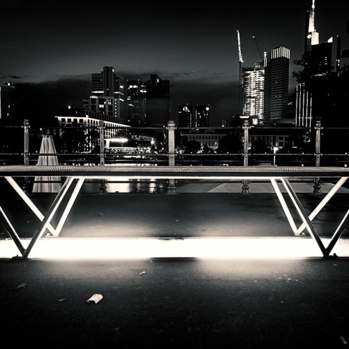 Parkbank_beleuchtet_FFM